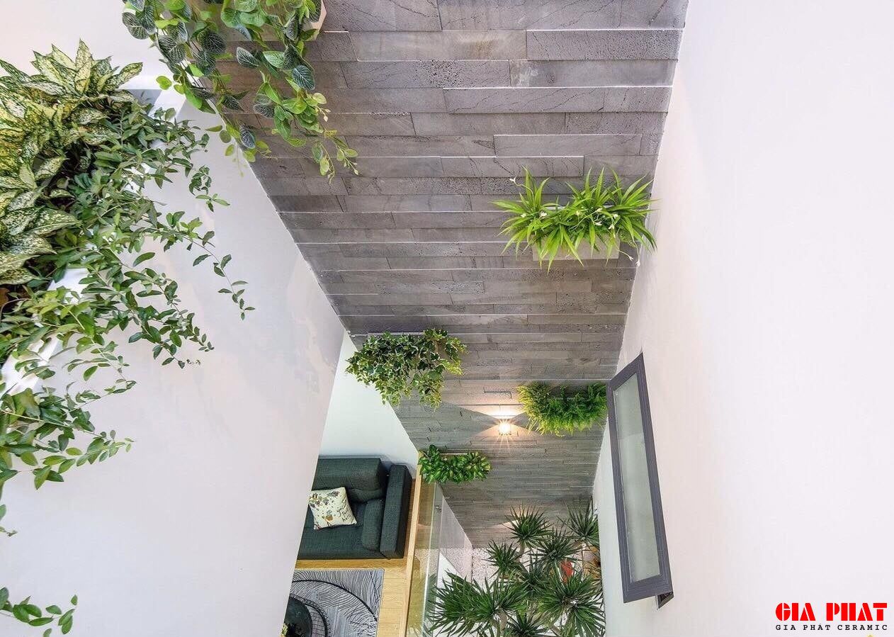 Đá Ong Xám Ốp Giếng Trời Tạo Sự Mới Mẻ Cho Không Gian Sống